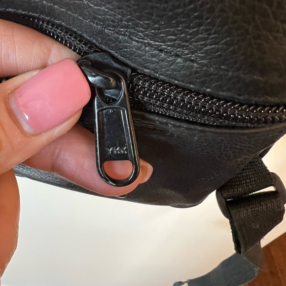 SOLD - Motorcycle leg bag - Milwaukee Leather - Picture 4 of 6